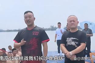 除了魔法不知道说啥？！东契奇穿拖鞋扔全场三分 第一球就命中~